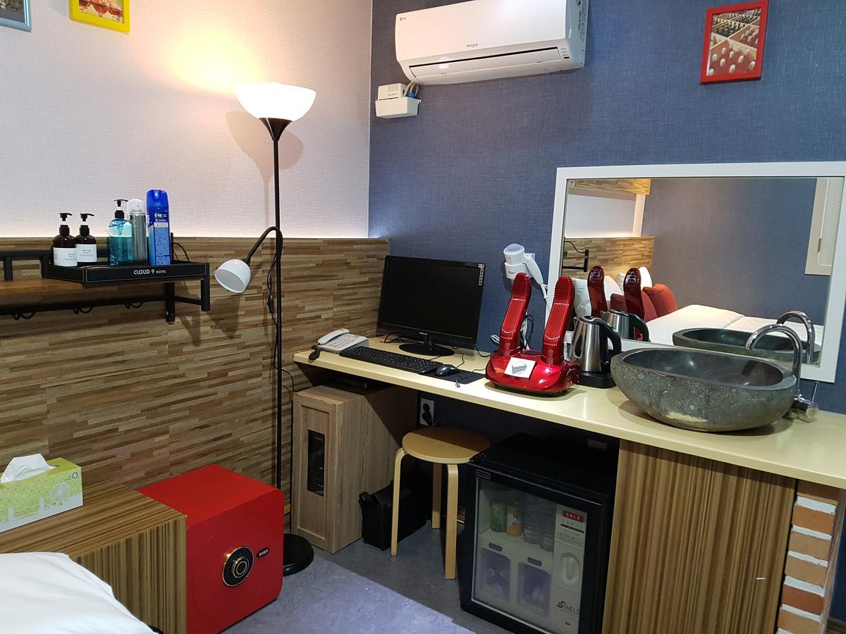 Cloud Nine Hotel Gimhae Екстериор снимка