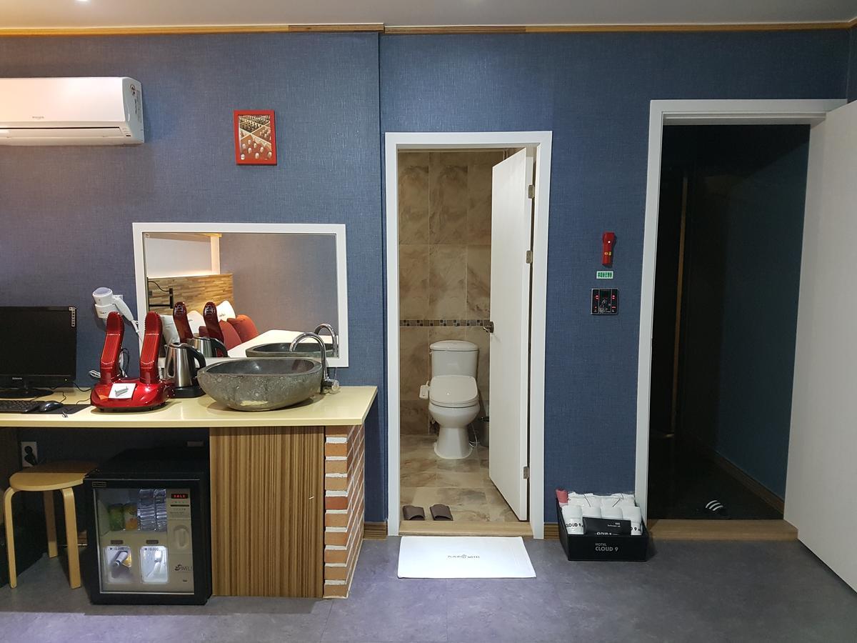 Cloud Nine Hotel Gimhae Стая снимка